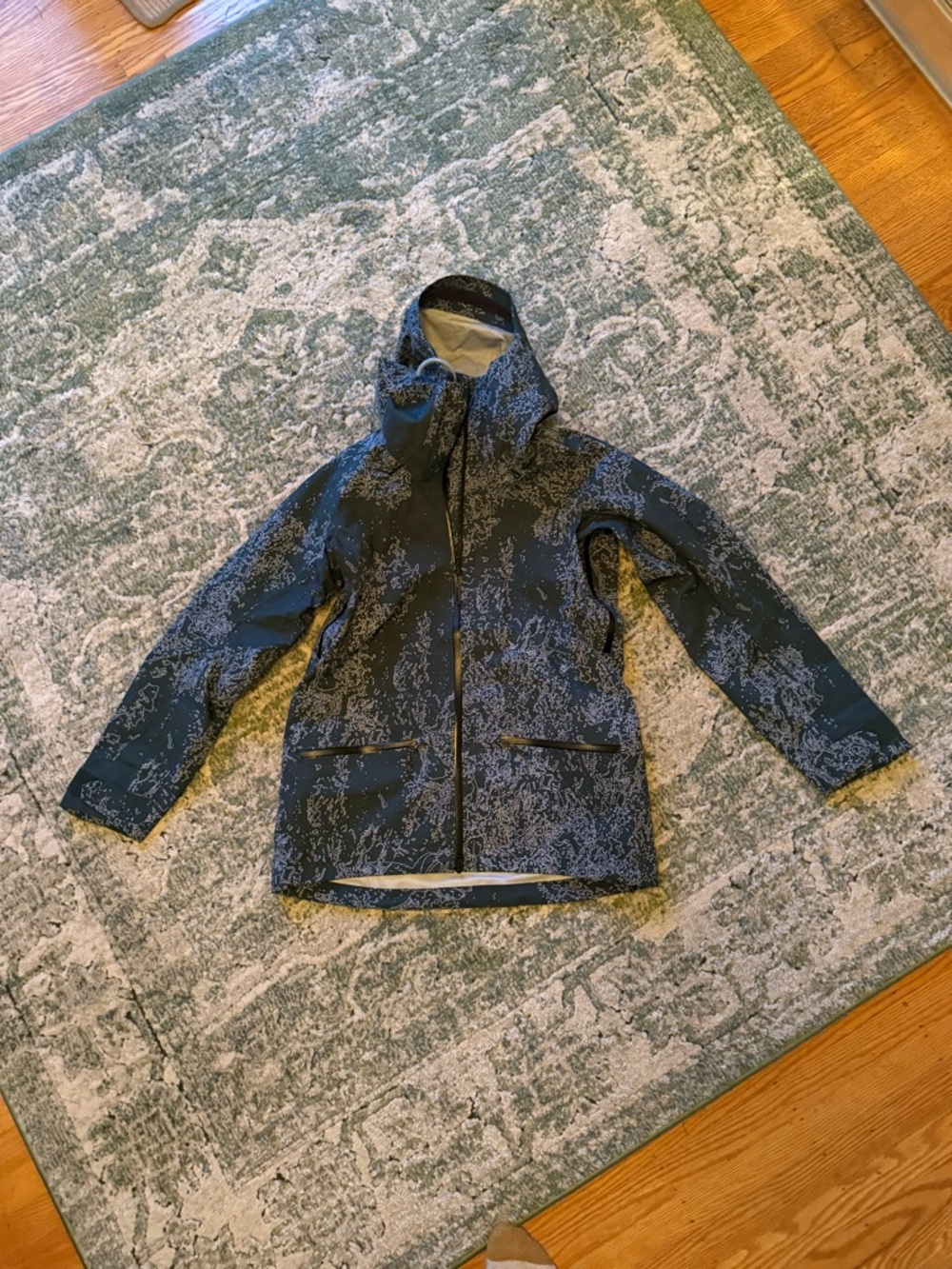 BNWT Salomon Absolute 3L Print Jacket 
SZ Medium